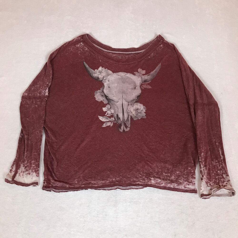 Chasor Red Distressed Longhorn Skull Floral Western Grunge Long Sleeve Top